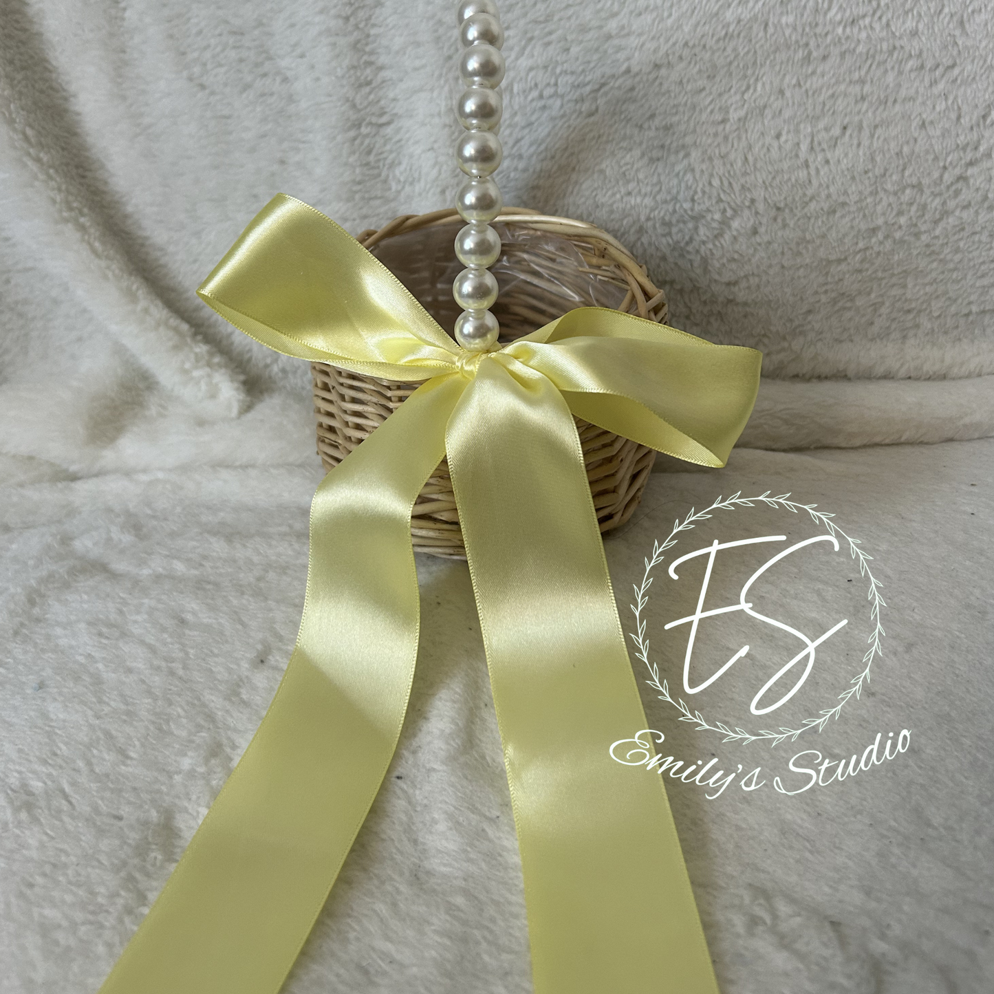 Flowergirl Basket/ribbon