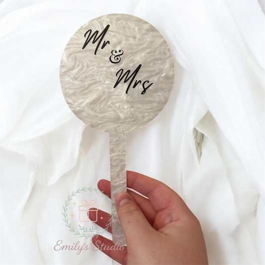 “Mr & Mrs” Circle Cake Topper