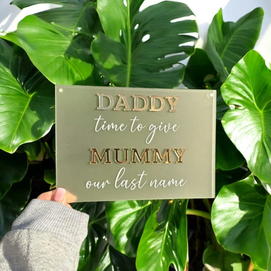 Daddy, Time to Give Mummy Our Last Name!” – Adorable Wedding Aisle Sign